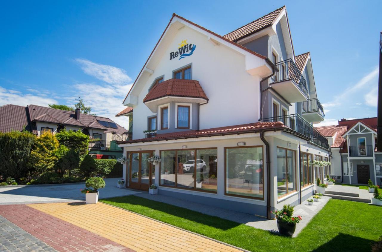 Rewit Dom Goscinny Z Podgrzewanym Basenem Rewal Kültér fotó