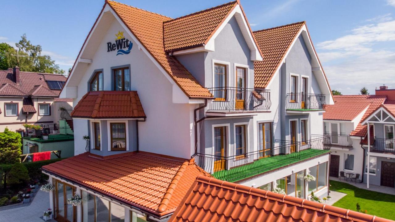 Rewit Dom Goscinny Z Podgrzewanym Basenem Rewal Kültér fotó