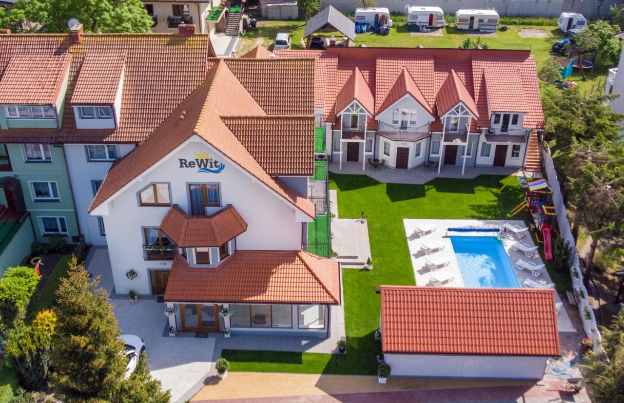 Rewit Dom Goscinny Z Podgrzewanym Basenem Rewal Kültér fotó